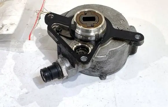 Volkswagen Touareg II Vacuum pump 03H145100C
