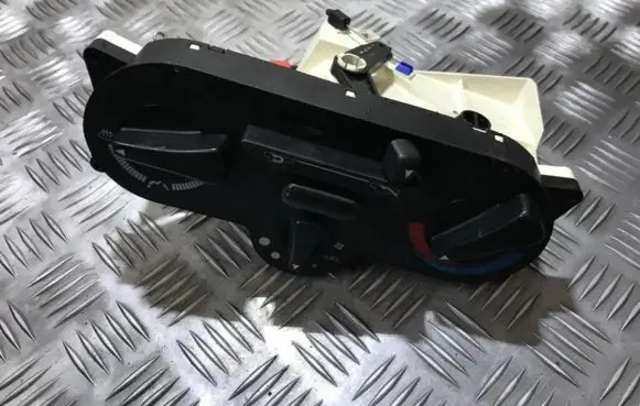 Mitsubishi Carisma Climate control unit