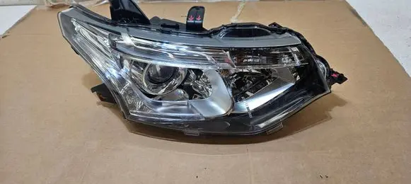 Mitsubishi Outlander Headlight/headlamp 8301C204