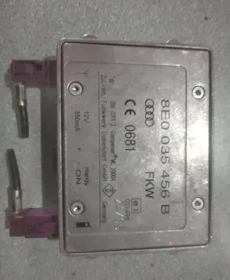 Audi A4 S4 B7 8E 8H Antenna control unit 8E0035456B 09103112