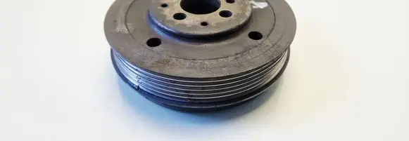 Volkswagen Golf IV Crankshaft pulley 038105243