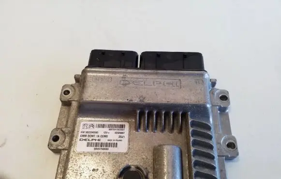 Opel Vivaro Engine control unit/module 9833346580 9845750880 42026887