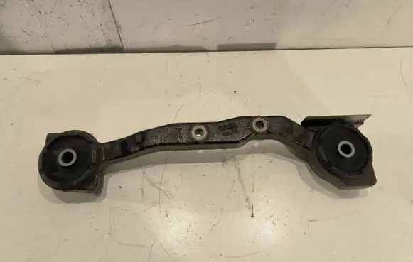 Lexus RX 450H Rear differential/diff mount bracket 