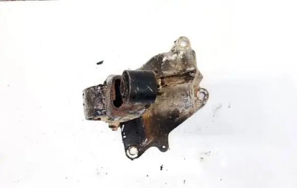 Peugeot 405 Engine mount bracket