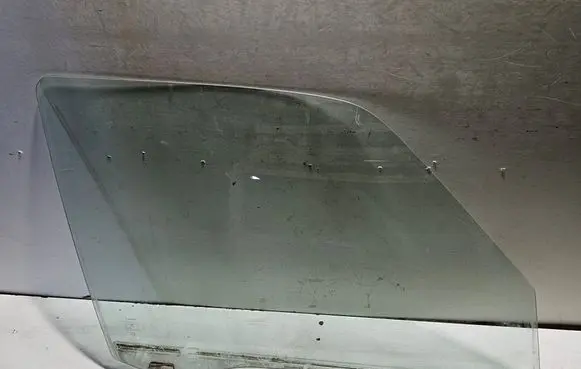 Nissan Patrol Y61 Front door window glass four-door 43R00033