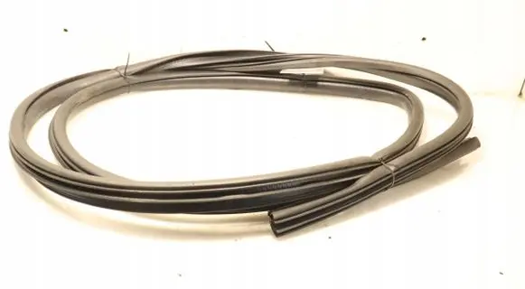 Fiat Freemont Rubber seal front door (on door) 05076860