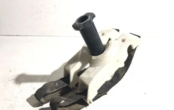 Volvo S60 Spare wheel bolt 8626133
