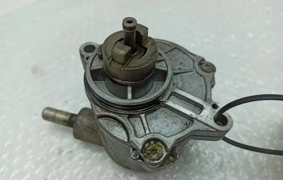 Mercedes-Benz ML W163 Vacuum pump A6282300065