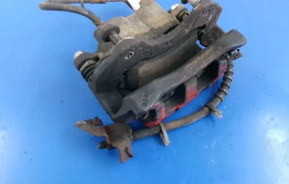 Jeep Grand Cherokee (WJ) Front brake caliper