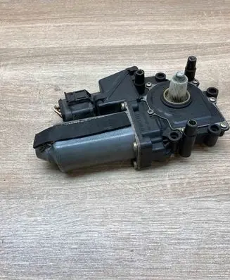 Audi A8 S8 D2 4D Front door window regulator motor 4D0959802C 119005101