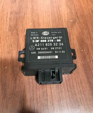 Mercedes-Benz E W211 Light module LCM A2118203226 5DF00827800