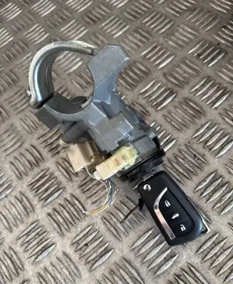 Toyota Avensis T270 Ignition lock 8978305030 625507000 07D2642264