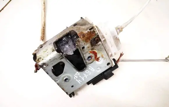 Audi A4 S4 B5 8D Front door lock 8d1837016f
