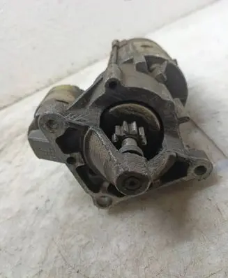 Peugeot 605 Starter motor D9R12127B1