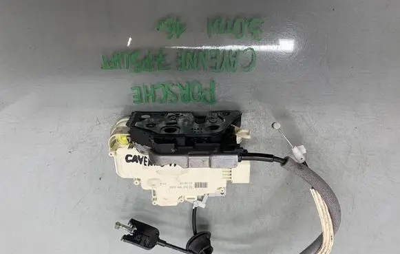 Porsche Cayenne (92A) Front door lock 8J1837015A