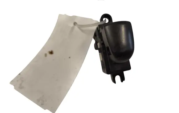 Nissan Juke I F15 Electric window control switch