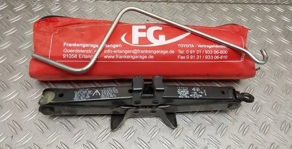 Toyota Prius+ (ZVW40) Lift Jack 
