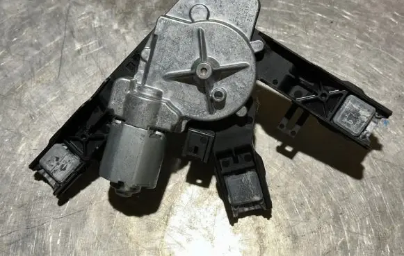 Peugeot 308 Rear window wiper motor 9819523180