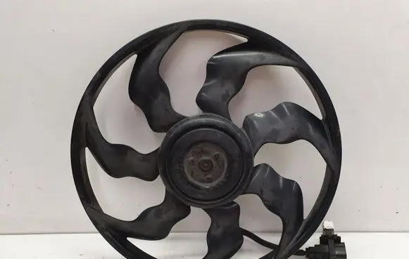Hyundai ix35 Radiator cooling fan shroud 3M261313 B105NE9BA01