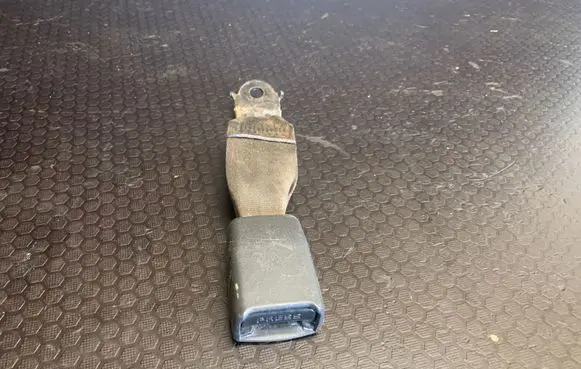 KIA Sorento Rear seatbelt buckle 