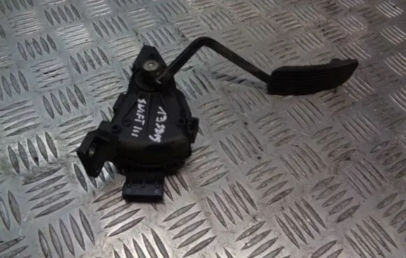 Suzuki Swift I Brake pedal 49400-62J70-XA1