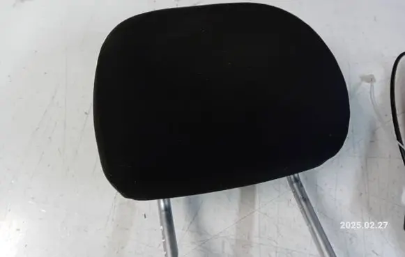 Toyota Avensis T270 Front seat headrest 