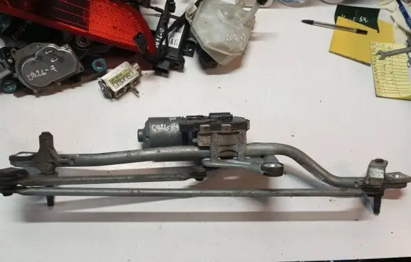 Volvo XC60 Front wiper linkage and motor 30753513