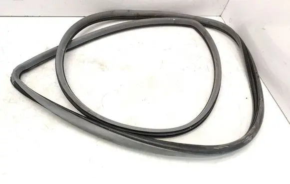 Toyota RAV 4 (XA20) Rubber seal rear door 