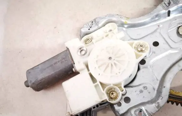 Toyota Avensis T250 Front door window regulator motor 992046100 992046-100