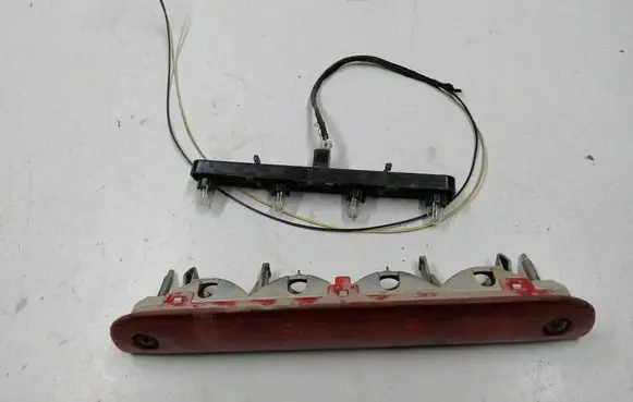 Third/center stoplight