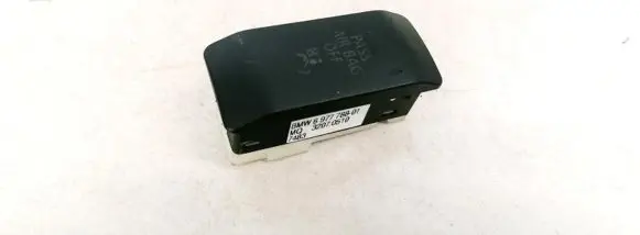 Passenger airbag on/off switch