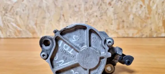 Ford Focus Vacuum pump D1651B