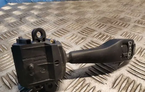 BMW 5 E39 Wiper speed switch 8375408