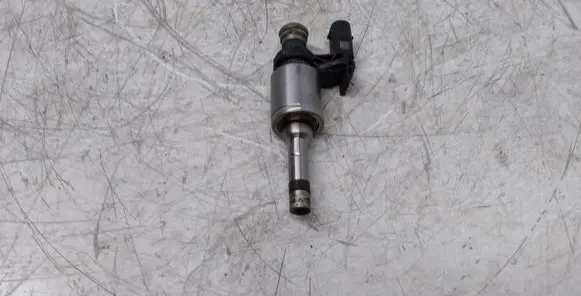 Audi A4 S4 B9 Fuel injector 04E906036Q