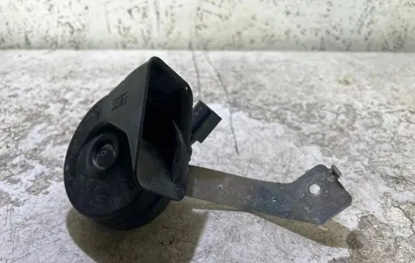 Mercedes-Benz A W176 Horn signal 0024082012 A046522