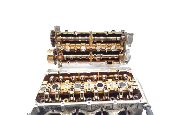 Volkswagen Golf V Engine head 03C103358S