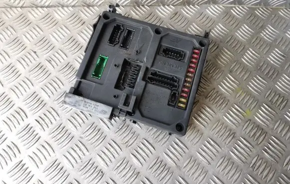Ford Galaxy Fuse module S108145100G 7M0962258H
