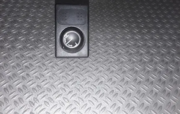 Nissan Primera Wing mirror switch