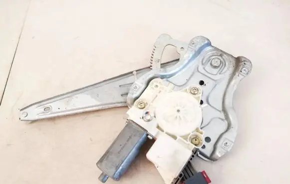 Toyota Avensis T250 Sliding door window regulator with motor