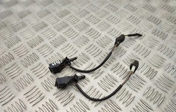 Volkswagen Polo V 6R Windshield washer spray nozzle 