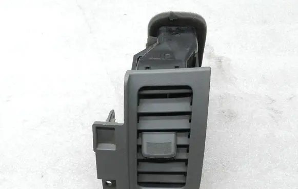 Nissan X-Trail T30 Dash center air vent grill 68750JG40A