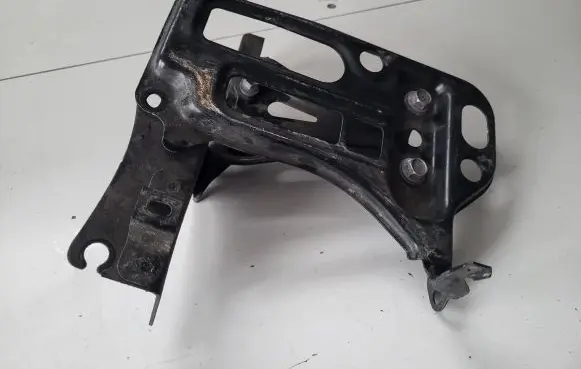 Toyota Avensis T270 Battery bracket 