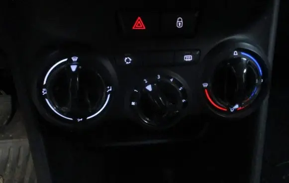 Peugeot 208 Climate control unit