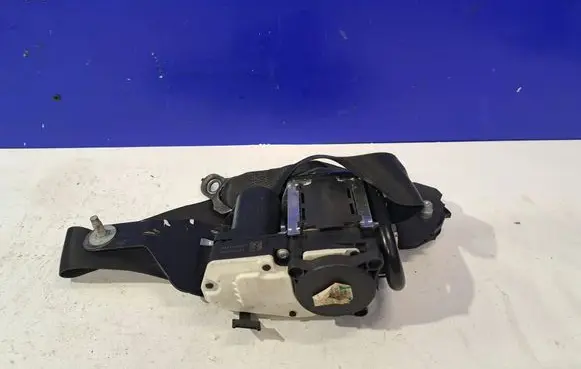 Mercedes-Benz E W212 Front seatbelt 620048100