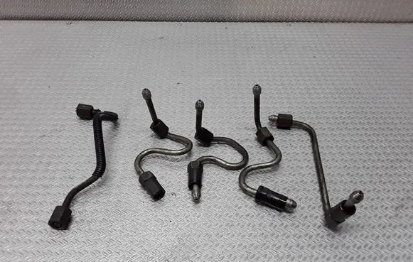 Mazda 6 Fuel injector supply line/pipe 