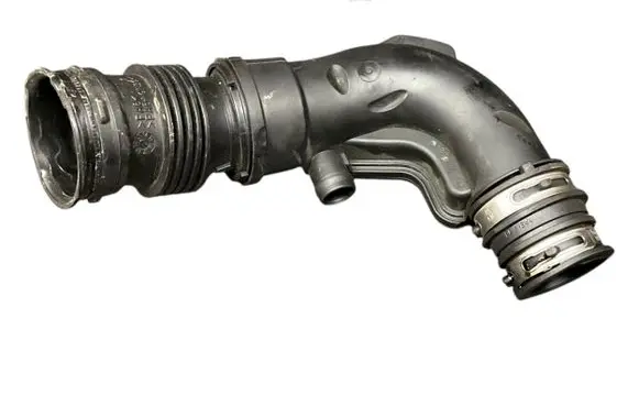 Ford Focus Air intake duct part CV616C784B0