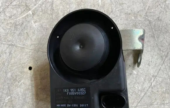 Audi A6 S6 C7 4G Alarm system siren 1K0951605C