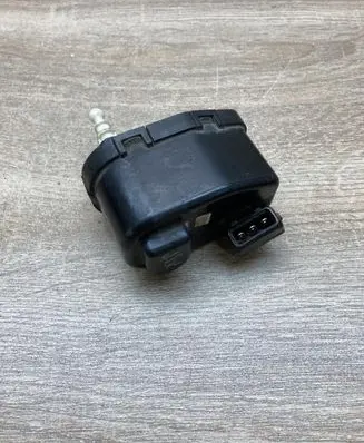 Volkswagen Golf III Headlight level adjustment motor 1H0941295 004375