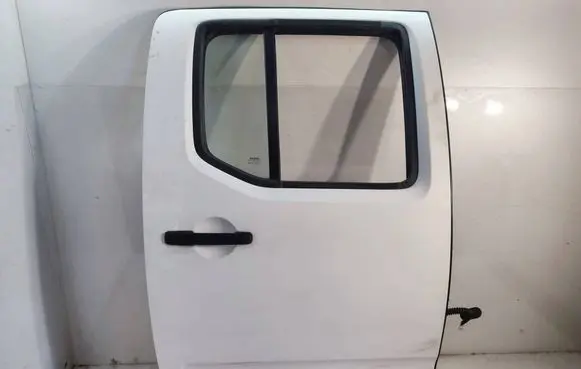 Nissan Navara Rear door