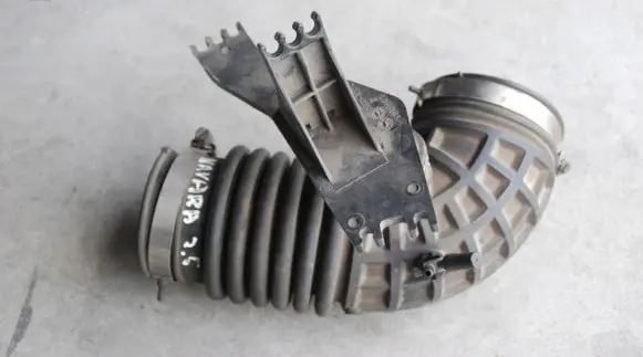 Nissan Navara D40 Air intake hose/pipe 2008R